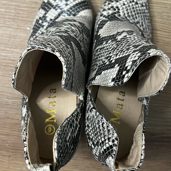 Mata Black and White Pointed Toe Snakeskin Ankle Boots - Picture 5 of 6
